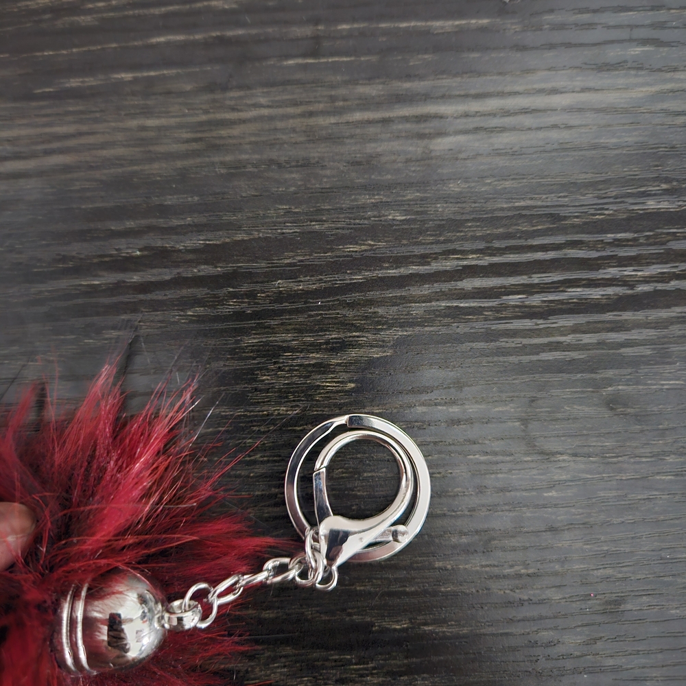 🌺 Lot B/E Red Faux Fur Tail Keychain - Picture 3 of 5